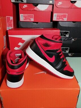 AIR JORDAN 1 MID 'ALTERNATE BRED' WOMEN'S US SIZE 7 MINT CONDITION